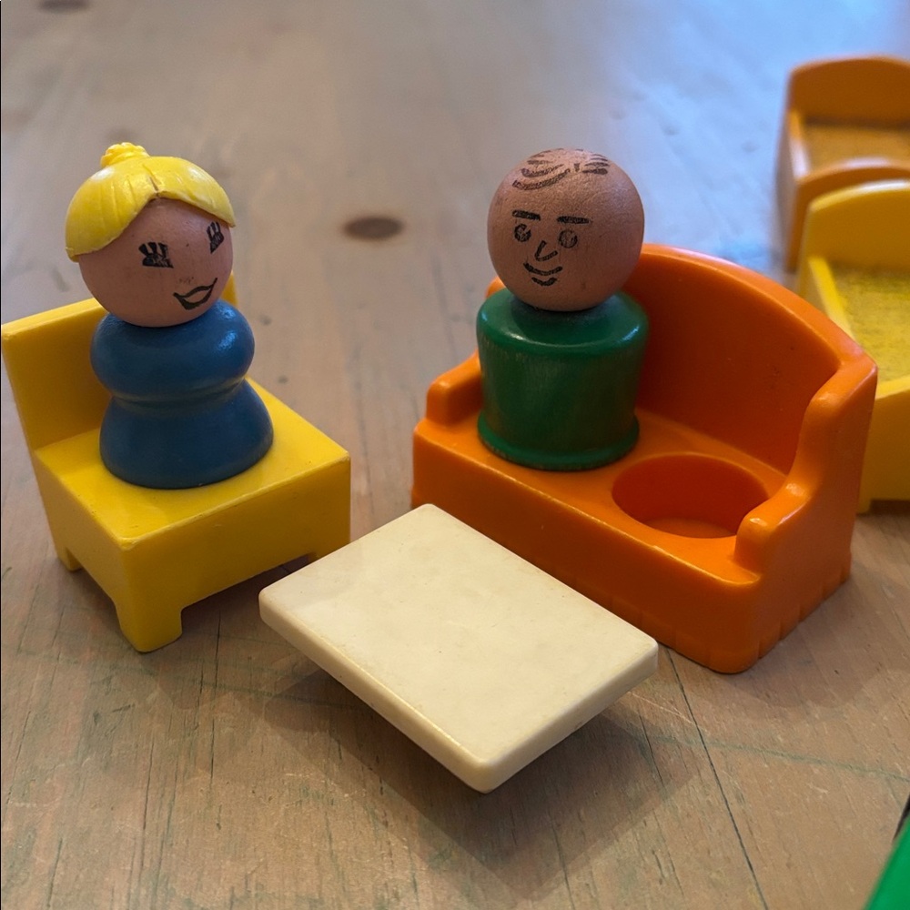 Fisher Price Little People with various pieces - Picture 2 of 7